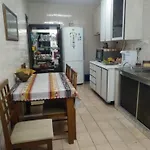 Um Quarto Individual Em Casa Familiar